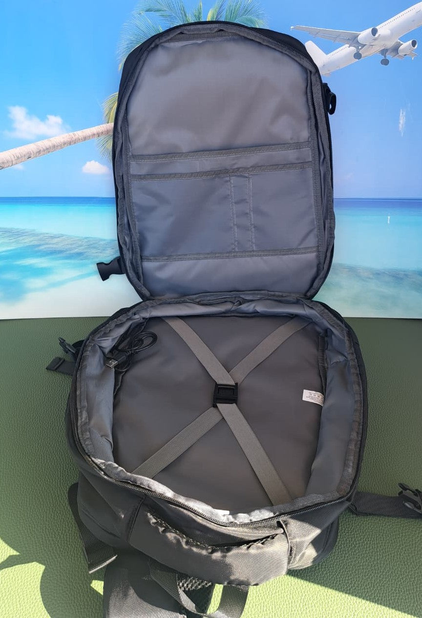 Zaino Baci & Abbracci misure Ryanair 40x30x20 24 Litri NERO